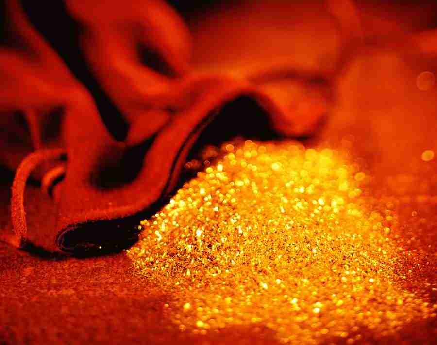 Money and Gold - AsiaImageBank ></a>
<script language=JavaScript> 
  var txt = 