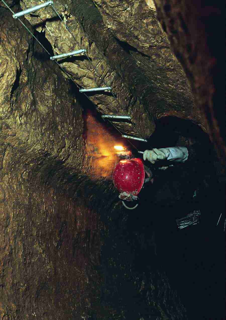 Caves - BackArts ></a>
<script language=JavaScript> 
  var txt = 