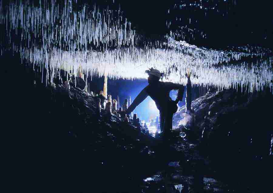 Caves - BackArts ></a>
<script language=JavaScript> 
  var txt = 