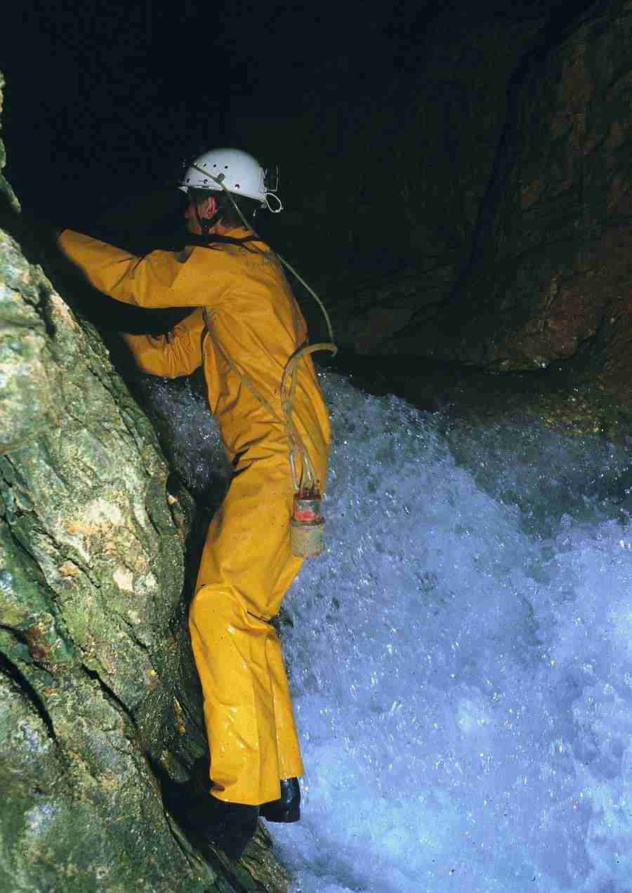 Caves - BackArts ></a>
<script language=JavaScript> 
  var txt = 