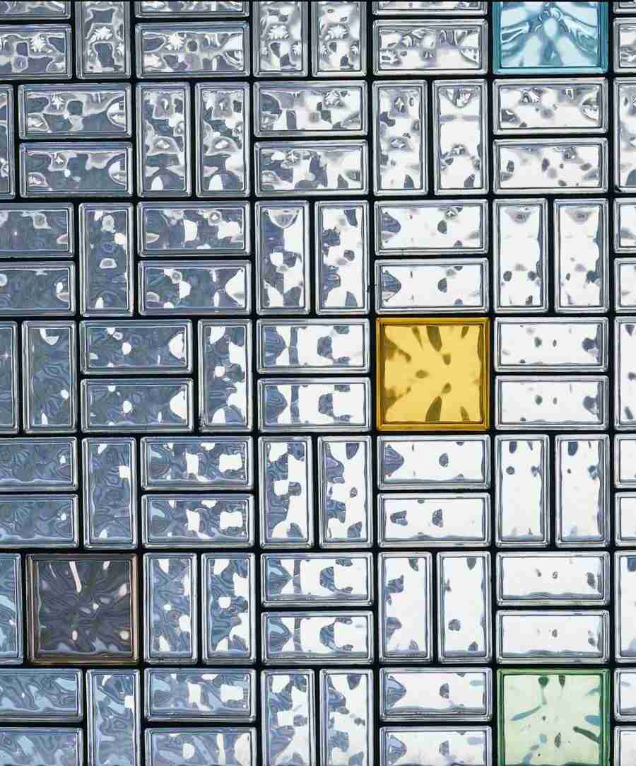 Glass, Water and Fabrics - BackArts ></a>
<script language=JavaScript> 
  var txt = 