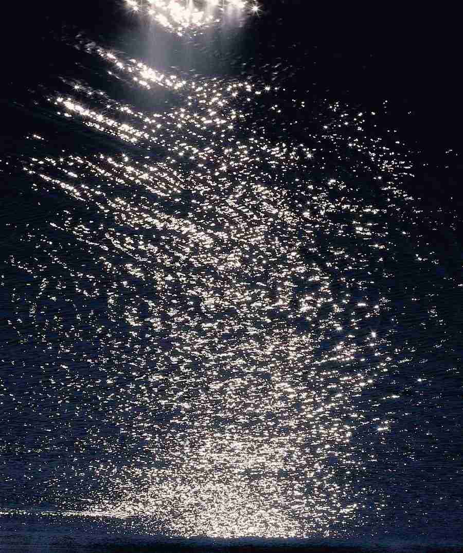 Glass, Water and Fabrics - BackArts ></a>
<script language=JavaScript> 
  var txt = 