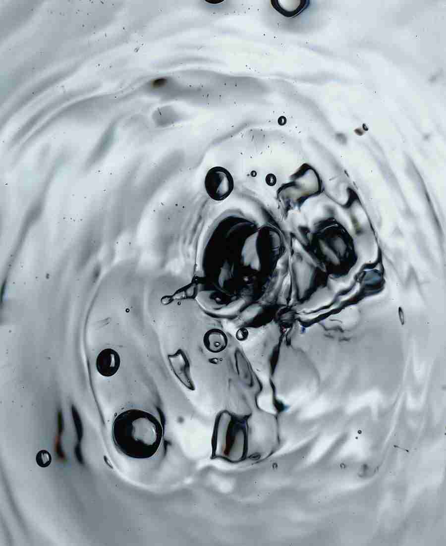 Glass, Water and Fabrics - BackArts ></a>
<script language=JavaScript> 
  var txt = 