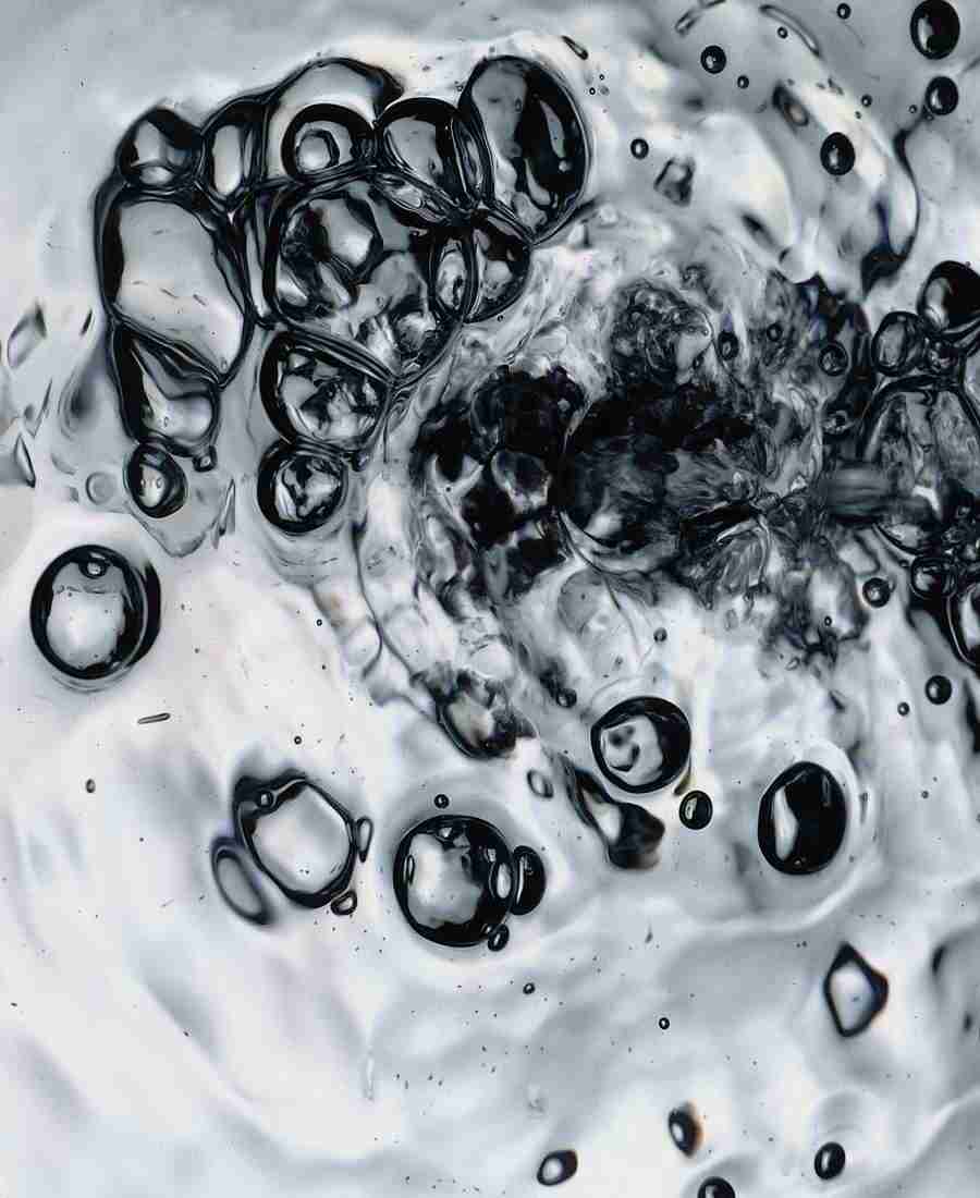 Glass, Water and Fabrics - BackArts ></a>
<script language=JavaScript> 
  var txt = 