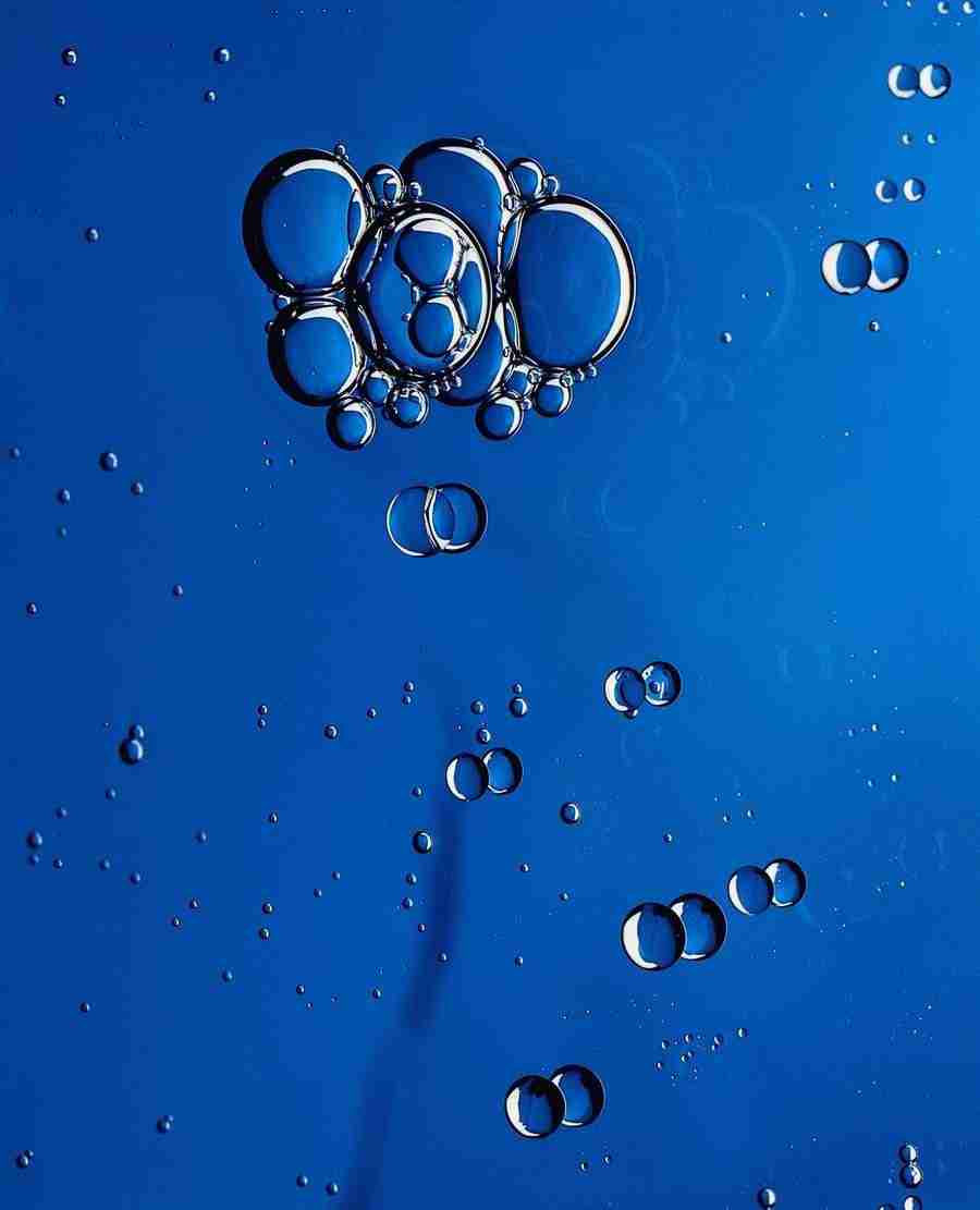 Glass, Water and Fabrics - BackArts ></a>
<script language=JavaScript> 
  var txt = 