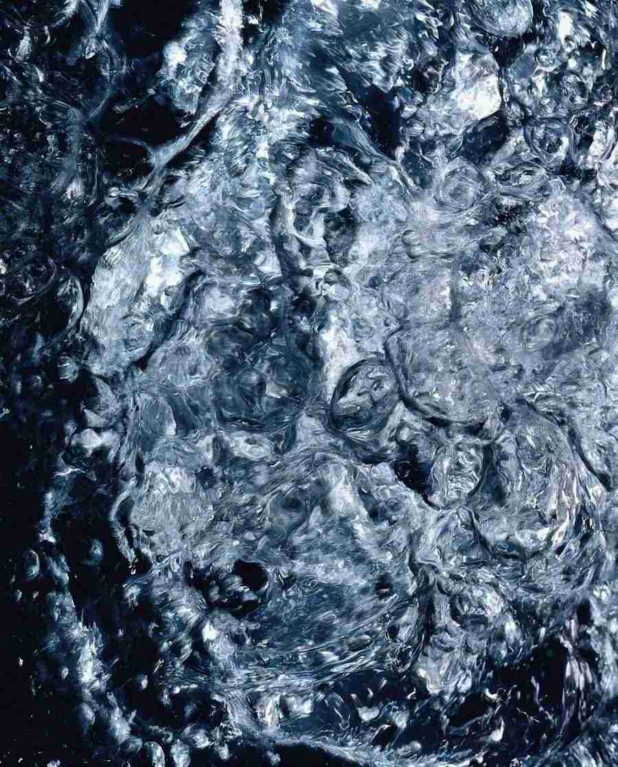 Glass, Water and Fabrics - BackArts ></a>
<script language=JavaScript> 
  var txt = 