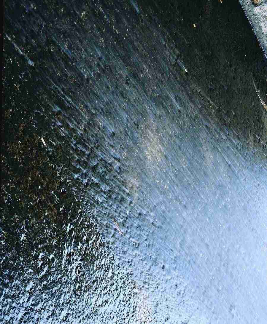 Glass, Water and Fabrics - BackArts ></a>
<script language=JavaScript> 
  var txt = 