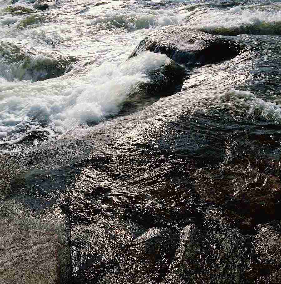 Glass, Water and Fabrics - BackArts ></a>
<script language=JavaScript> 
  var txt = 