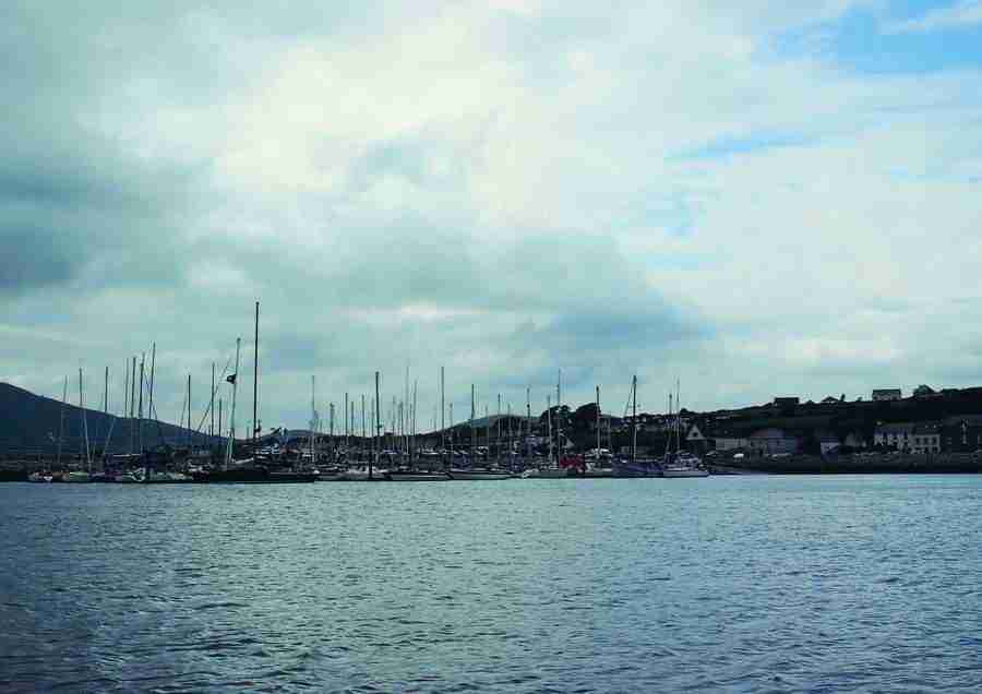 Ireland - BackArts ></a>
<script language=JavaScript> 
  var txt = 