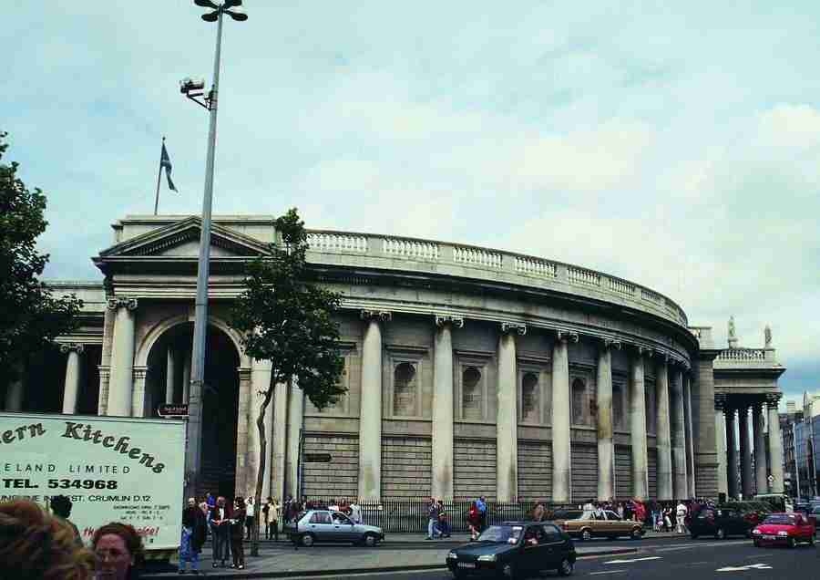 Ireland - BackArts ></a>
<script language=JavaScript> 
  var txt = 