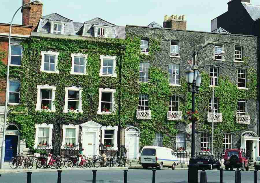 Ireland - BackArts ></a>
<script language=JavaScript> 
  var txt = 