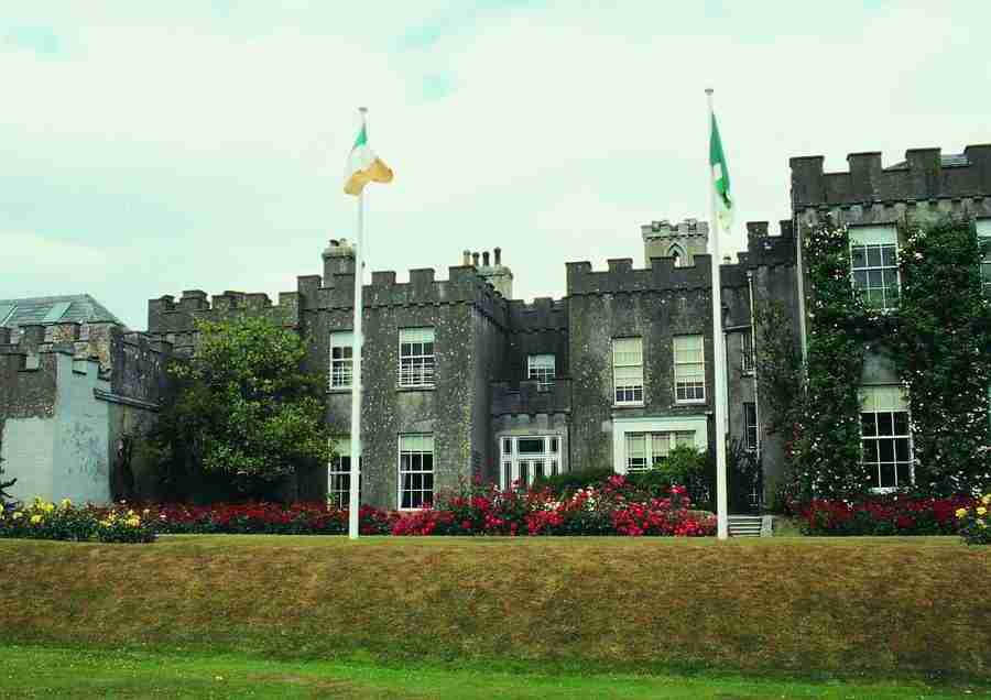 Ireland - BackArts ></a>
<script language=JavaScript> 
  var txt = 