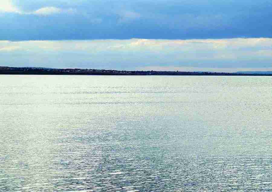 Ireland - BackArts ></a>
<script language=JavaScript> 
  var txt = 