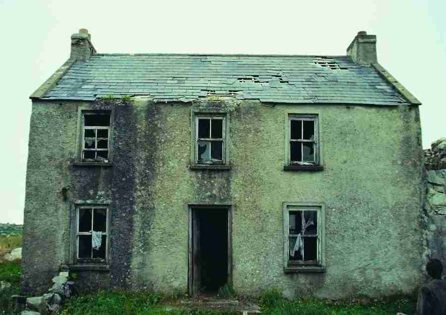 Ireland - BackArts ></a>
<script language=JavaScript> 
  var txt = 