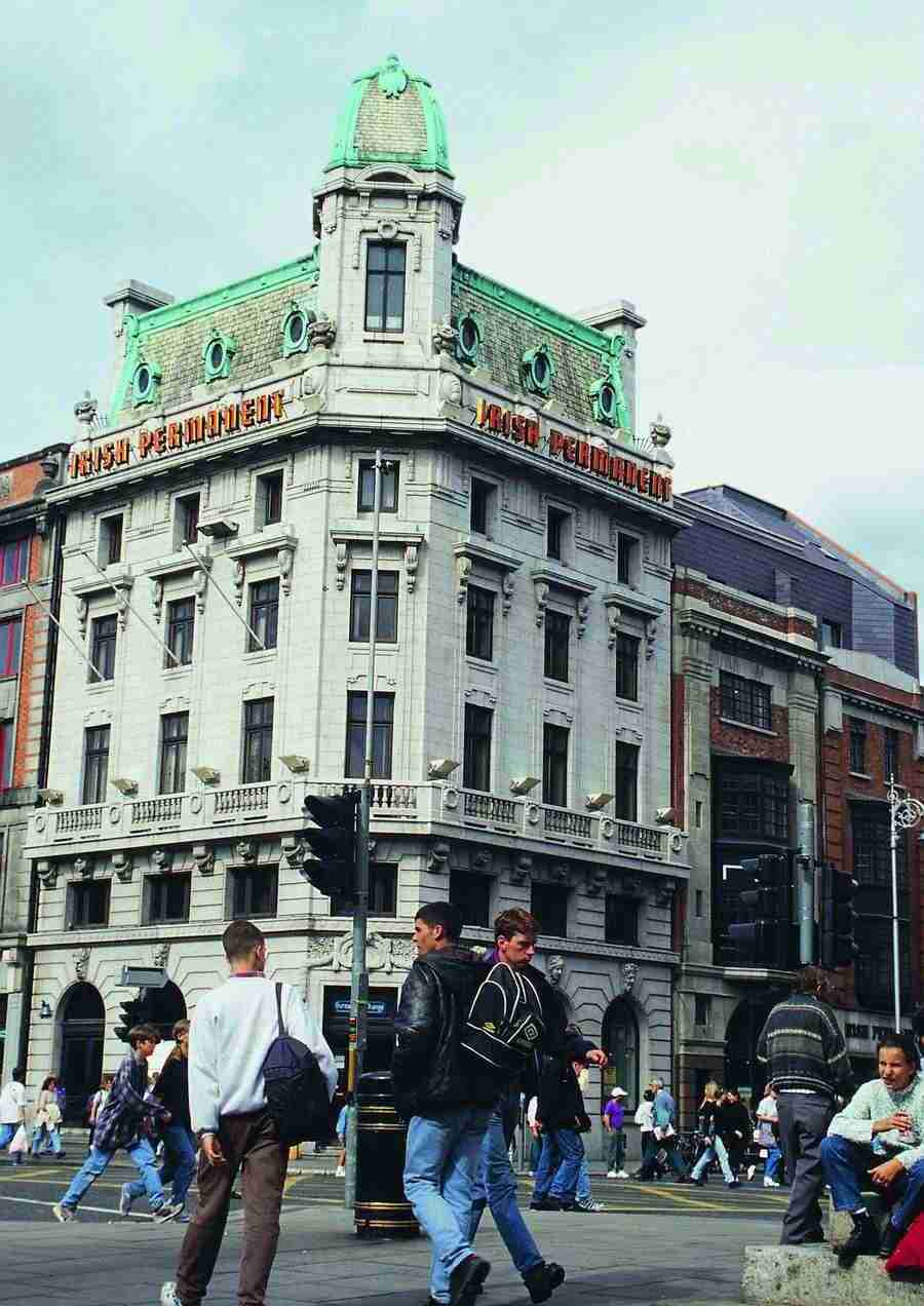 Ireland - BackArts ></a>
<script language=JavaScript> 
  var txt = 