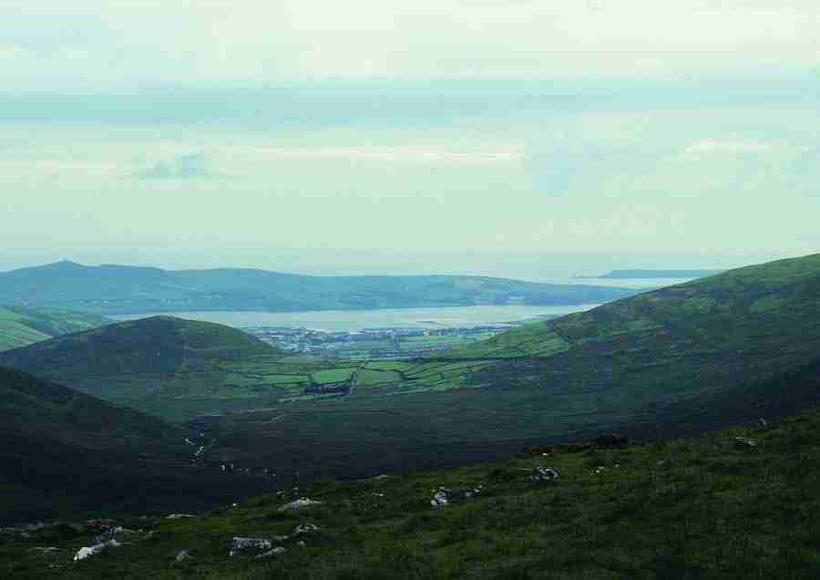 Ireland - BackArts ></a>
<script language=JavaScript> 
  var txt = 