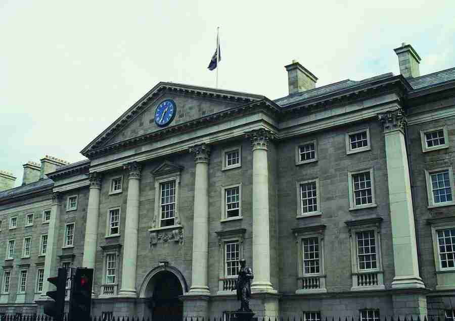 Ireland - BackArts ></a>
<script language=JavaScript> 
  var txt = 