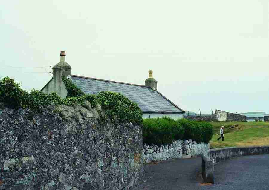 Ireland - BackArts ></a>
<script language=JavaScript> 
  var txt = 