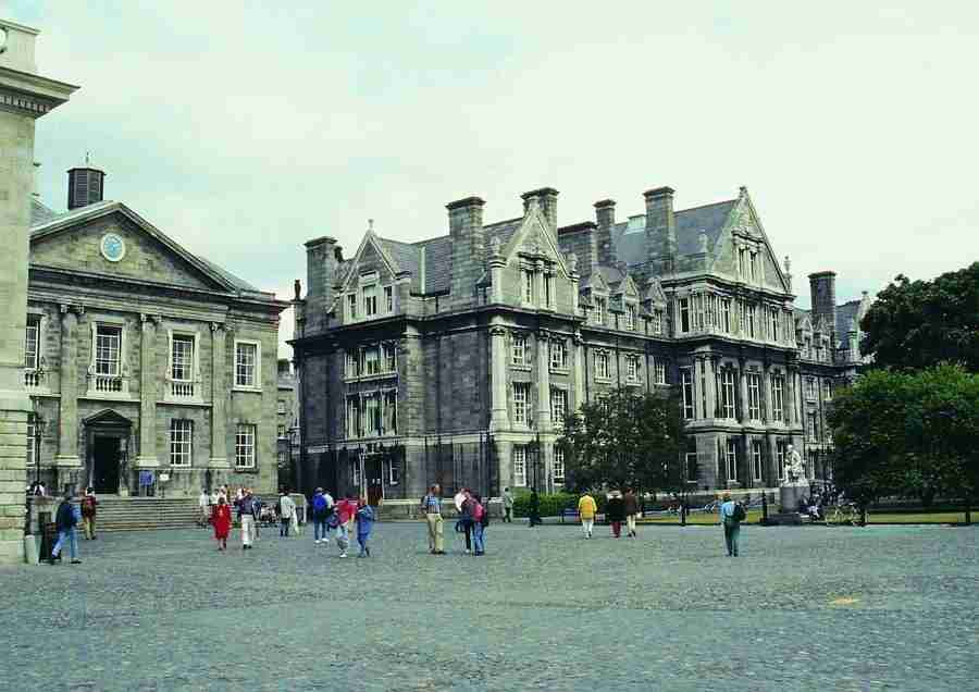 Ireland - BackArts ></a>
<script language=JavaScript> 
  var txt = 