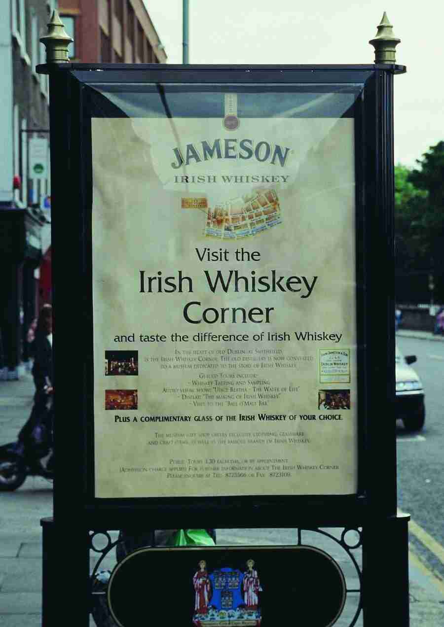 Ireland - BackArts ></a>
<script language=JavaScript> 
  var txt = 