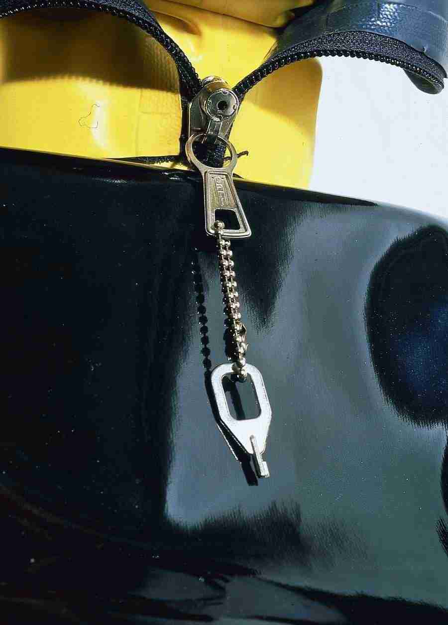 Lacquer and Leather - BackArts ></a>
<script language=JavaScript> 
  var txt = 