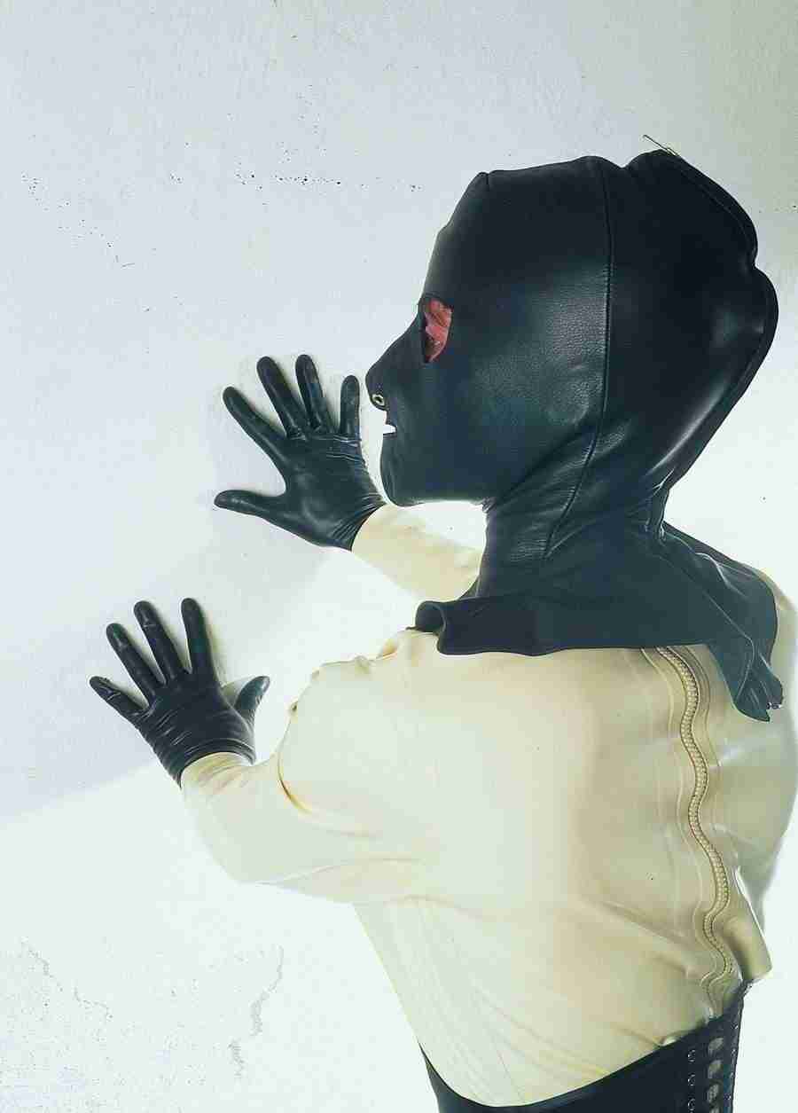 Lacquer and Leather - BackArts ></a>
<script language=JavaScript> 
  var txt = 