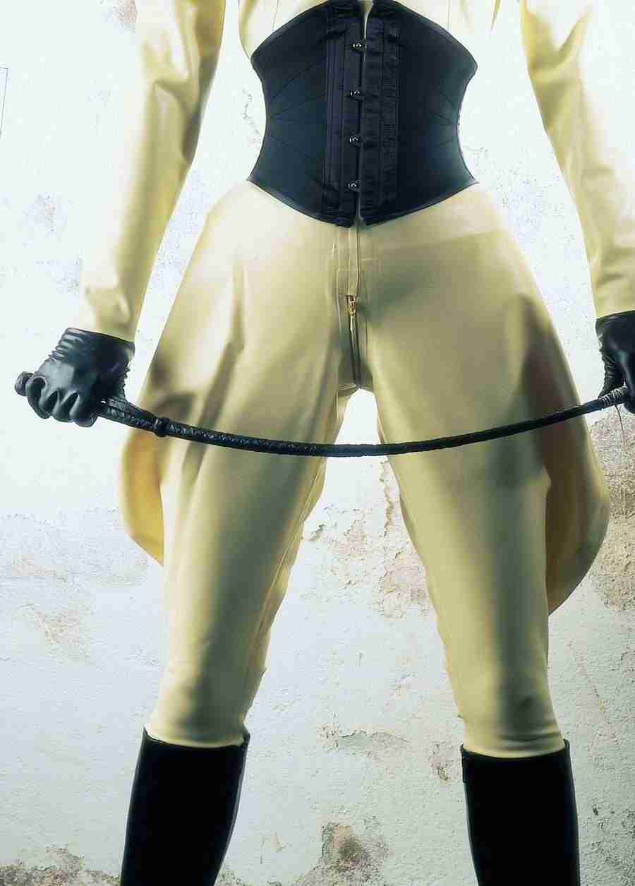 Lacquer and Leather - BackArts ></a>
<script language=JavaScript> 
  var txt = 