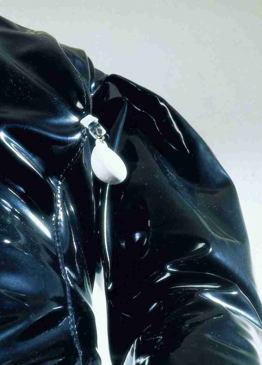 Lacquer and Leather - BackArts ></a>
<script language=JavaScript> 
  var txt = 