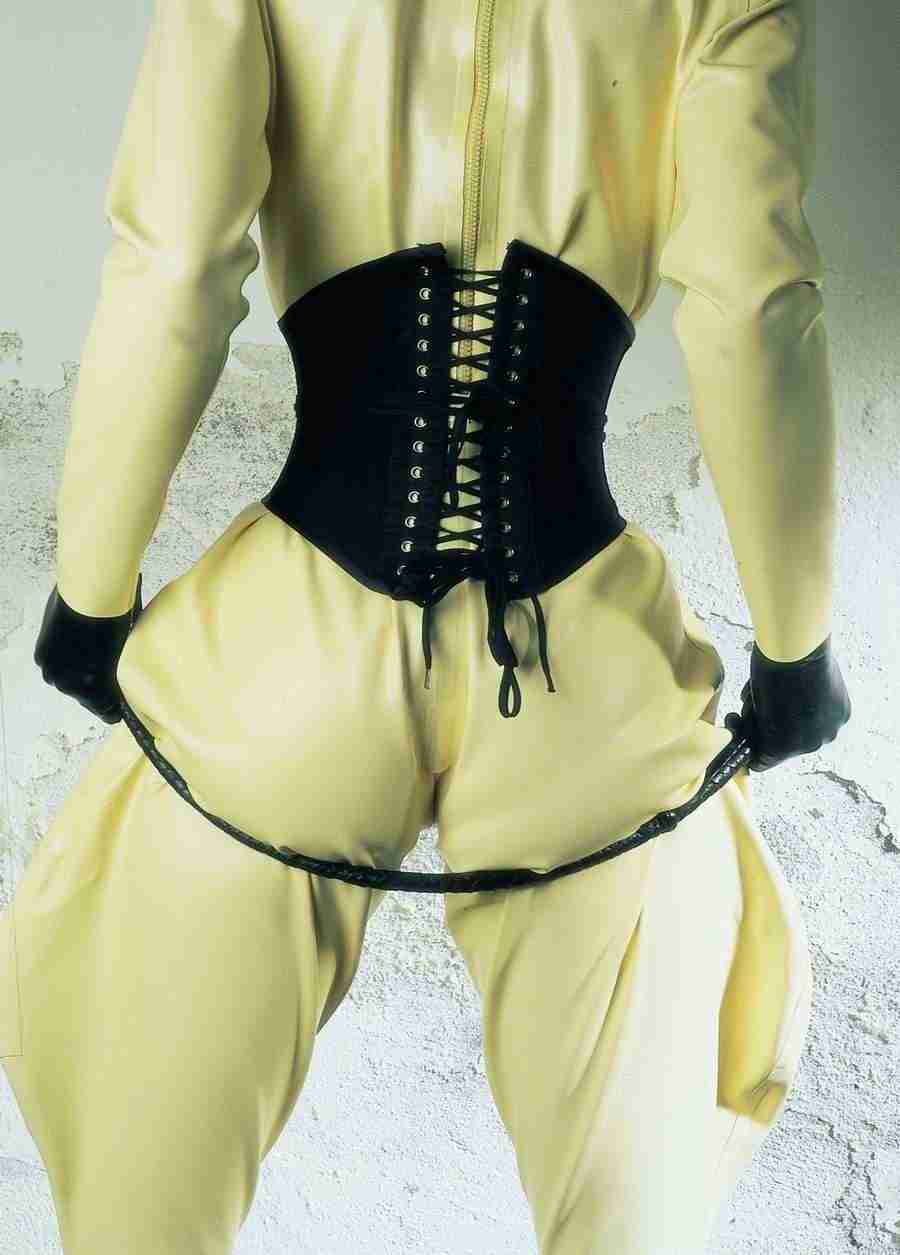 Lacquer and Leather - BackArts ></a>
<script language=JavaScript> 
  var txt = 