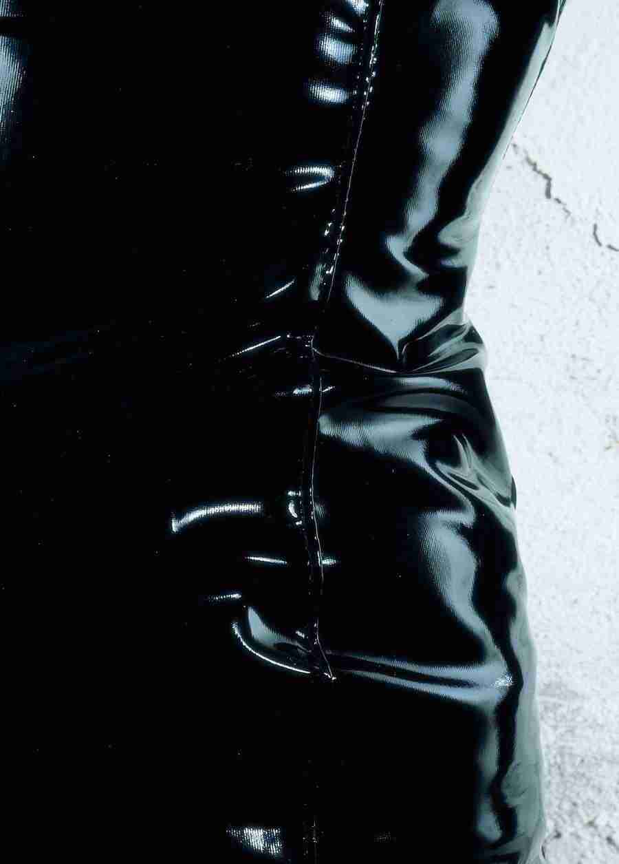 Lacquer and Leather - BackArts ></a>
<script language=JavaScript> 
  var txt = 