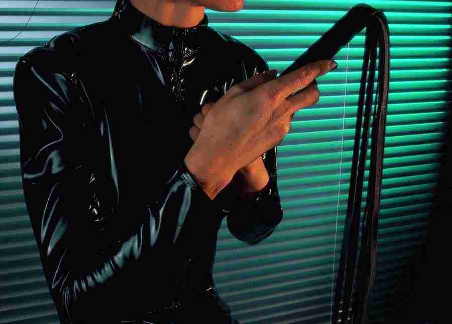 Lacquer and Leather - BackArts ></a>
<script language=JavaScript> 
  var txt = 