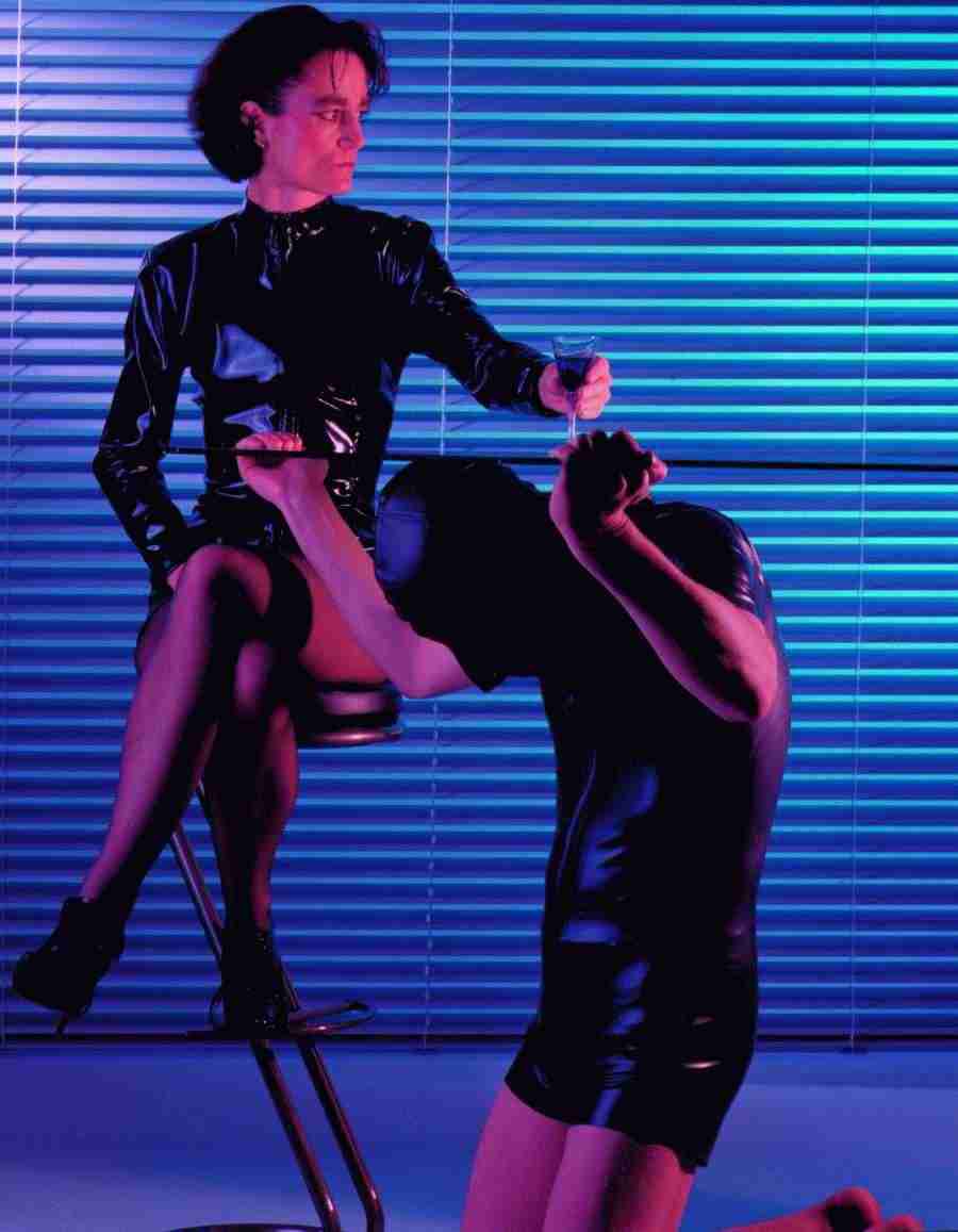 Lacquer and Leather - BackArts ></a>
<script language=JavaScript> 
  var txt = 