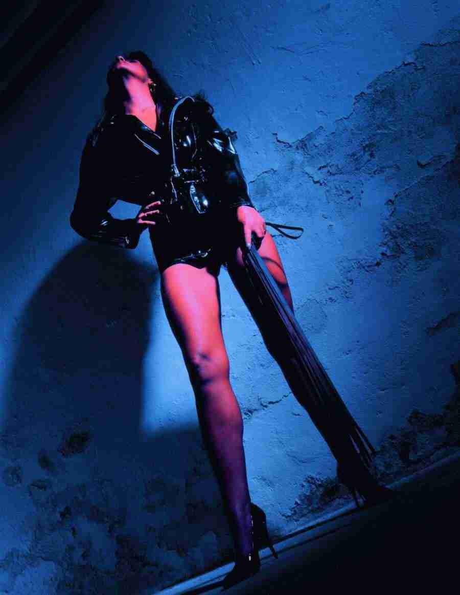 Lacquer and Leather - BackArts ></a>
<script language=JavaScript> 
  var txt = 