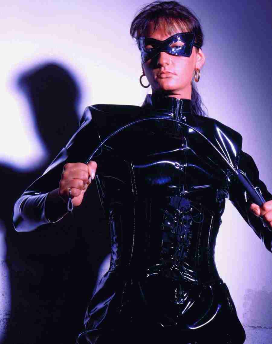 Lacquer and Leather - BackArts ></a>
<script language=JavaScript> 
  var txt = 