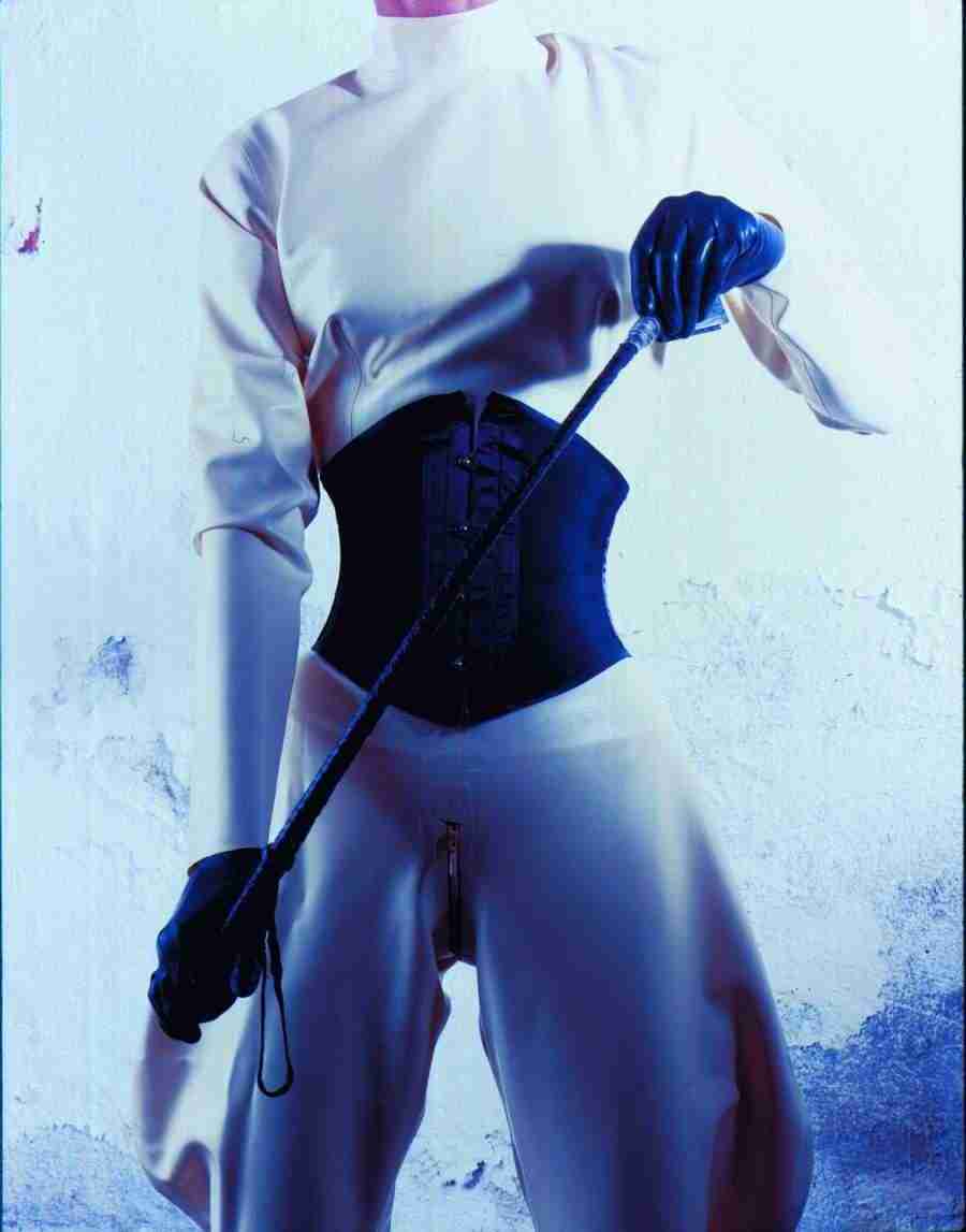 Lacquer and Leather - BackArts ></a>
<script language=JavaScript> 
  var txt = 