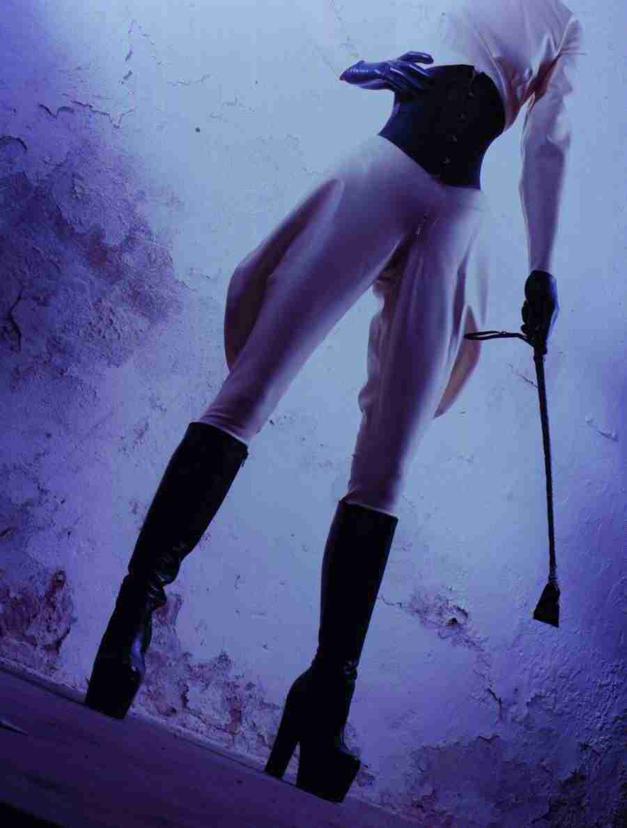 Lacquer and Leather - BackArts ></a>
<script language=JavaScript> 
  var txt = 