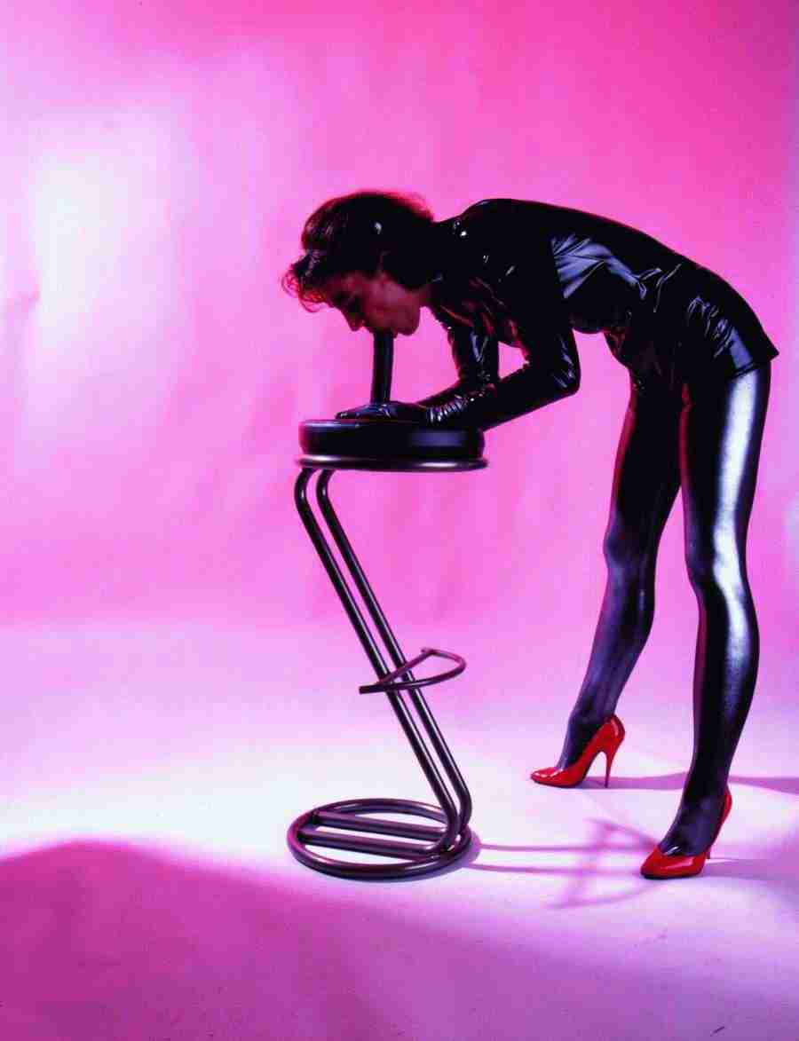 Lacquer and Leather - BackArts ></a>
<script language=JavaScript> 
  var txt = 