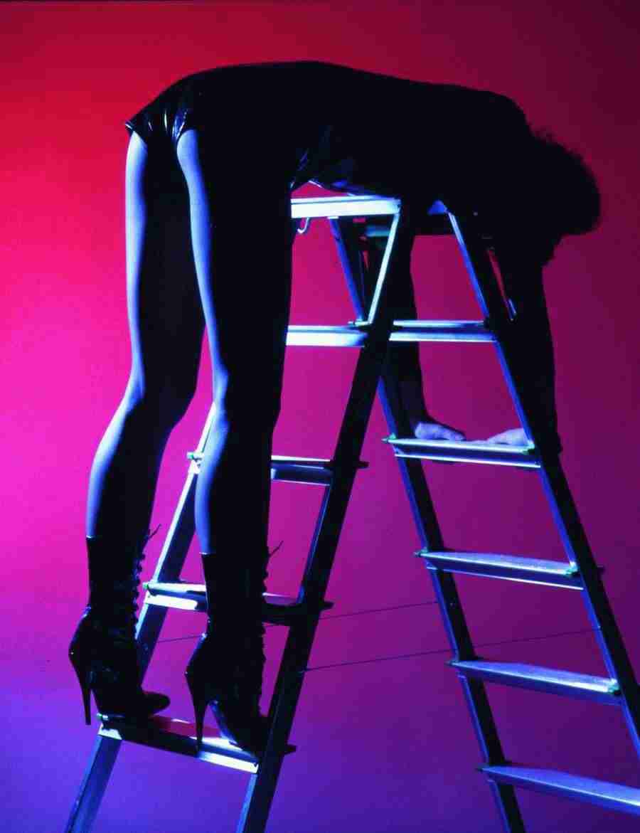 Lacquer and Leather - BackArts ></a>
<script language=JavaScript> 
  var txt = 