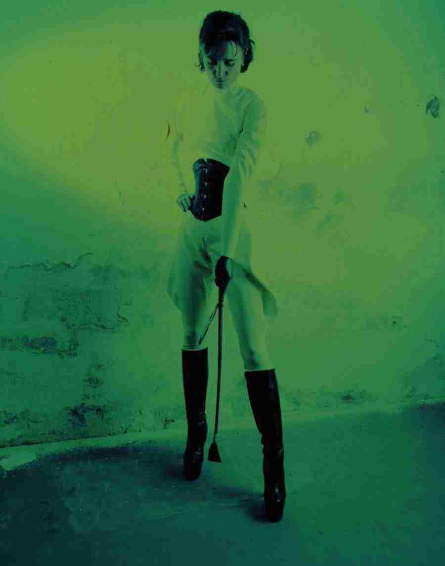 Lacquer and Leather - BackArts ></a>
<script language=JavaScript> 
  var txt = 