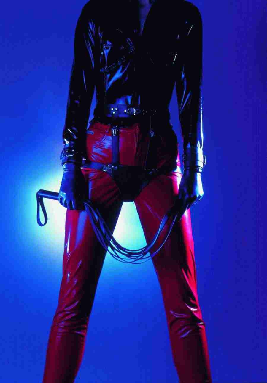 Lacquer and Leather - BackArts ></a>
<script language=JavaScript> 
  var txt = 