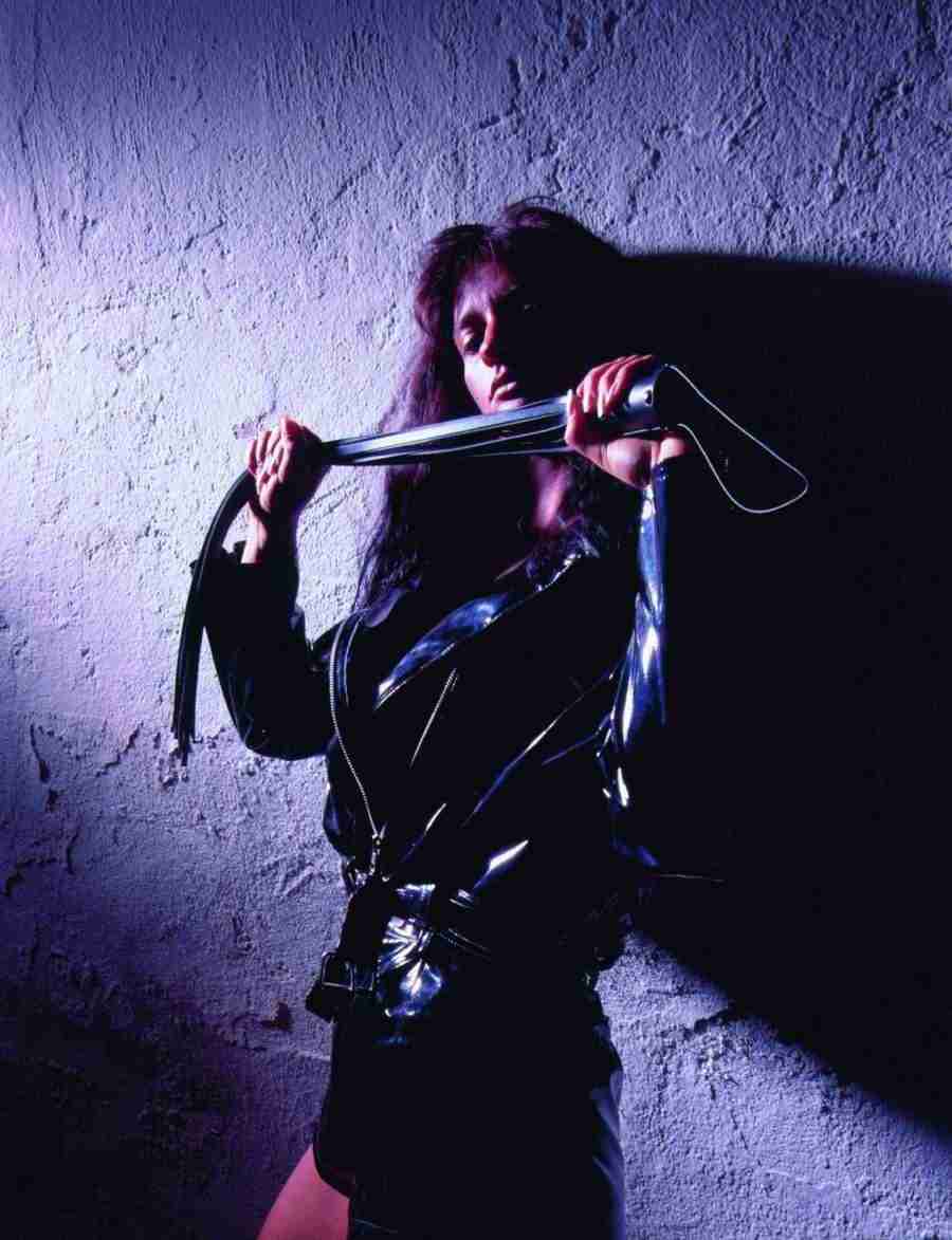 Lacquer and Leather - BackArts ></a>
<script language=JavaScript> 
  var txt = 