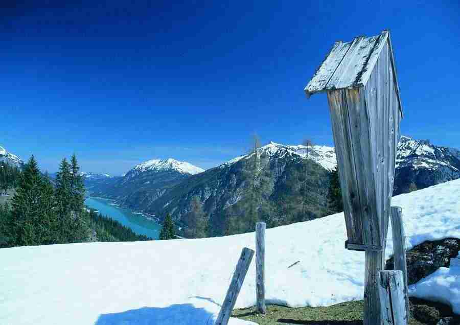 Mountains - BackArts ></a>
<script language=JavaScript> 
  var txt = 