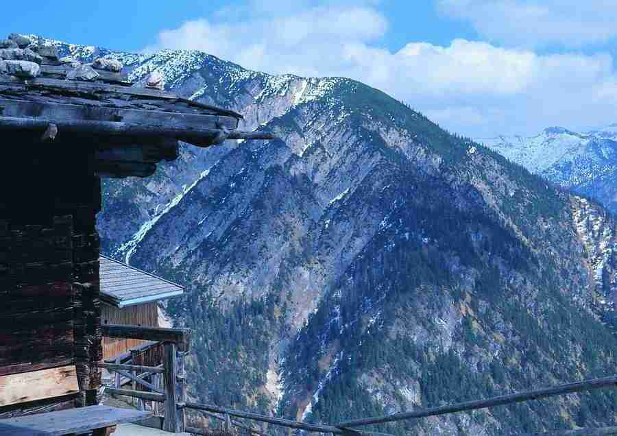 Mountains - BackArts ></a>
<script language=JavaScript> 
  var txt = 