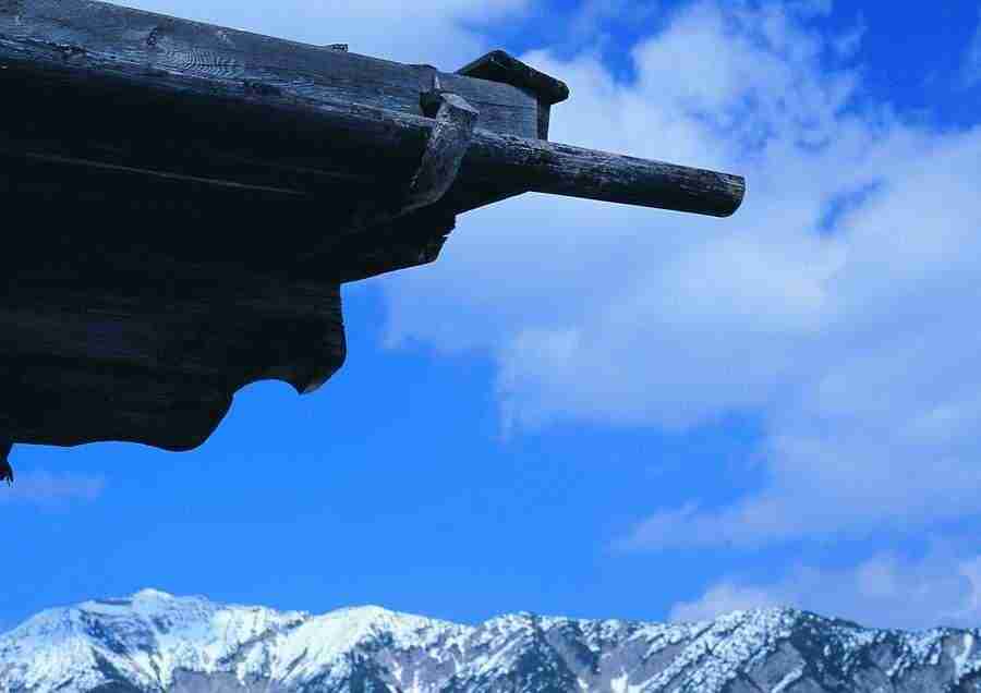 Mountains - BackArts ></a>
<script language=JavaScript> 
  var txt = 