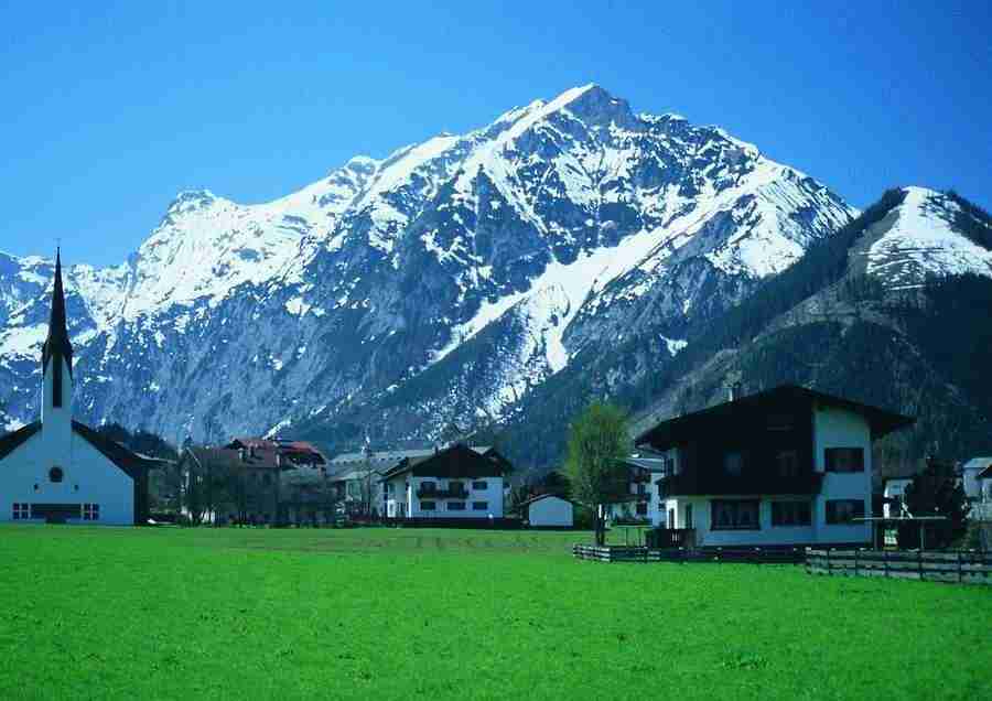 Mountains - BackArts ></a>
<script language=JavaScript> 
  var txt = 