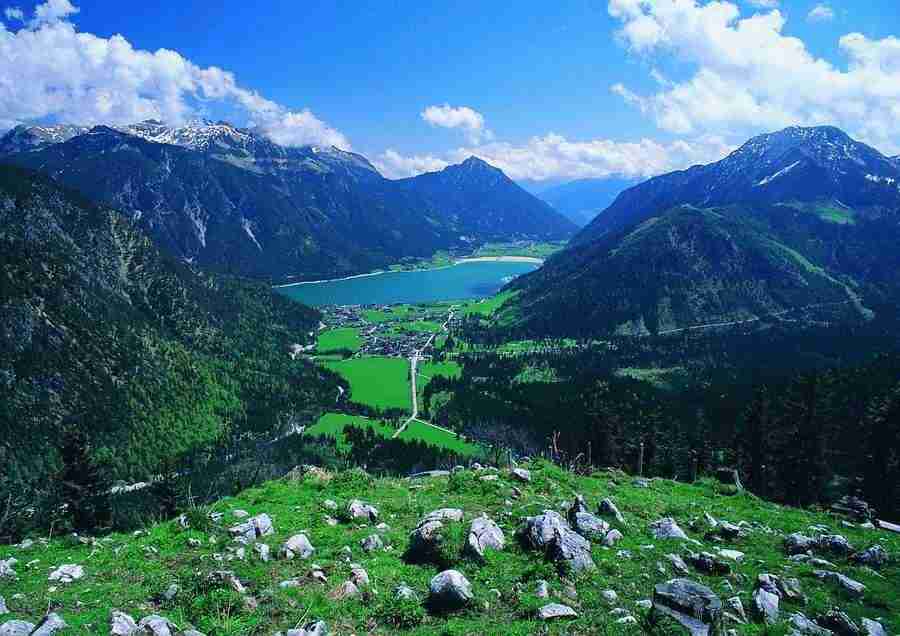 Mountains - BackArts ></a>
<script language=JavaScript> 
  var txt = 