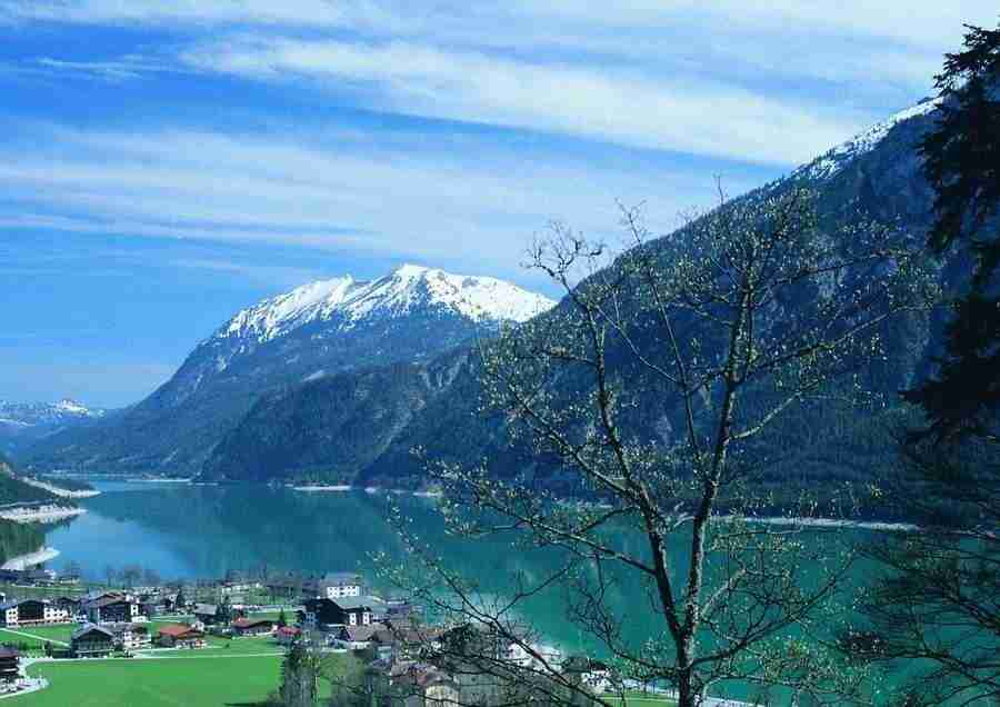 Mountains - BackArts ></a>
<script language=JavaScript> 
  var txt = 