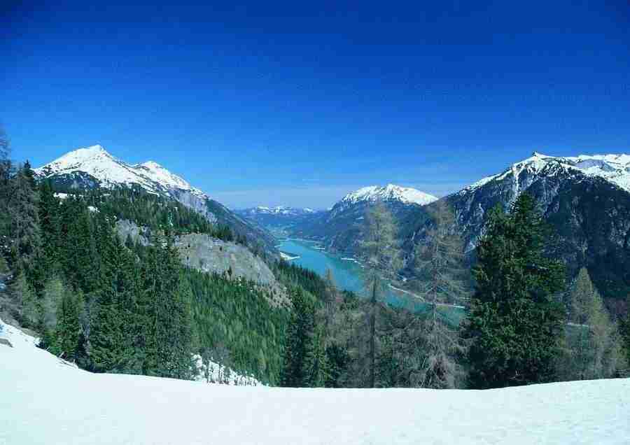 Mountains - BackArts ></a>
<script language=JavaScript> 
  var txt = 