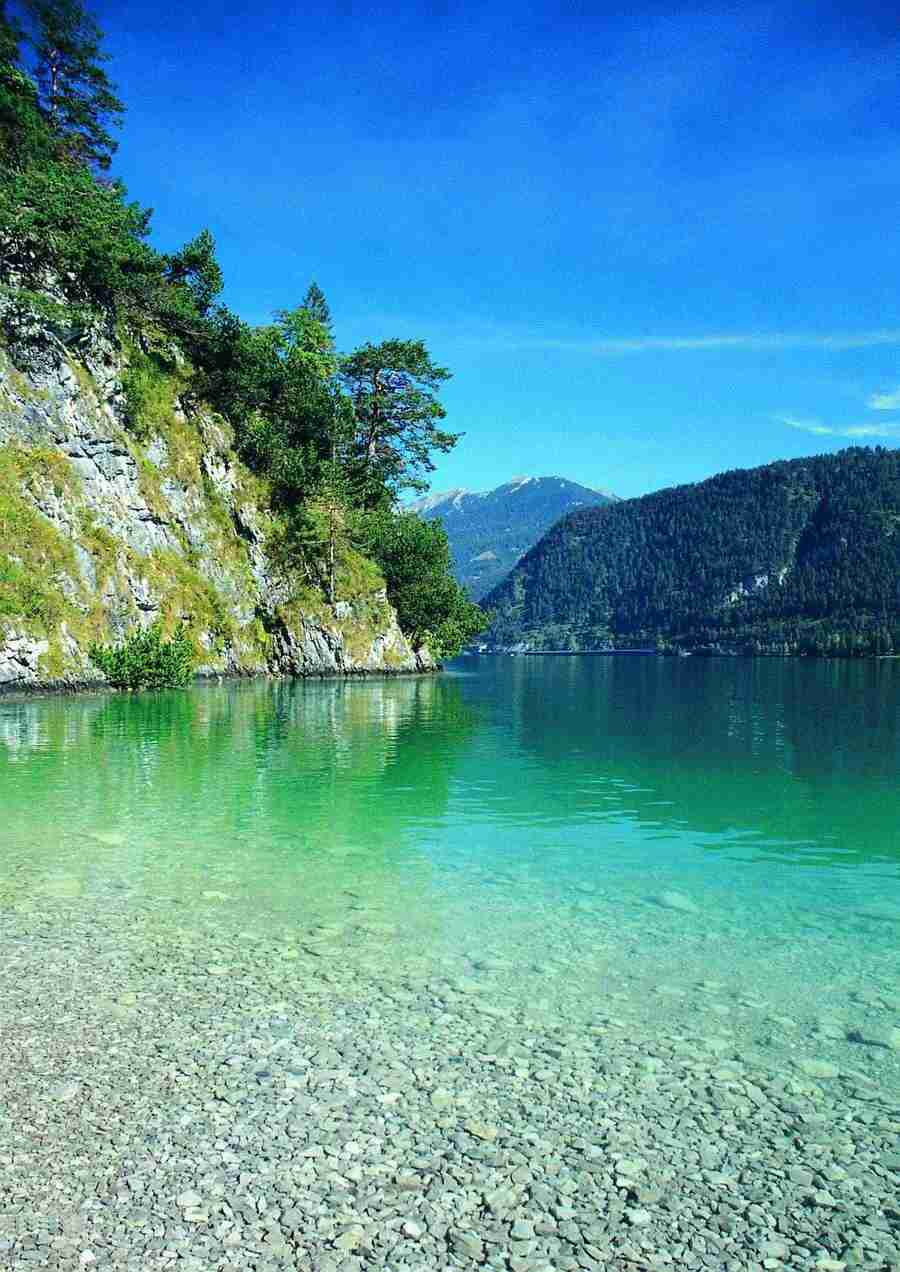 Mountains - BackArts ></a>
<script language=JavaScript> 
  var txt = 