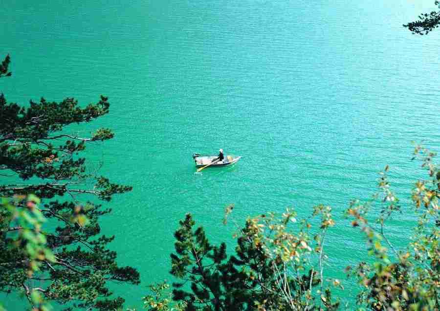 Mountains - BackArts ></a>
<script language=JavaScript> 
  var txt = 